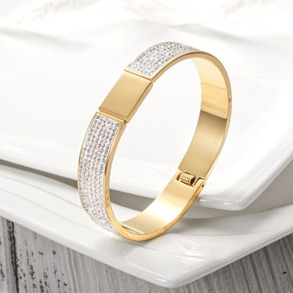 FLAWLESS PAVÉ BANGLE